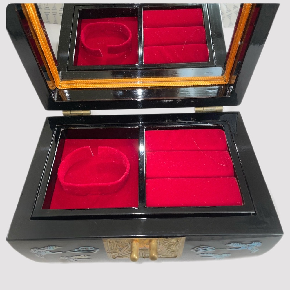 Vtg. Korean Lacquered Jewelry Box: Mother of Pearl Inlay; 2 velvet layered trays - Picture 7 of 8